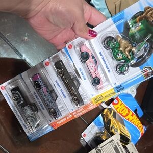 Bundle Mystery Models Collectible Die-Cast Cars - Assorted Styles